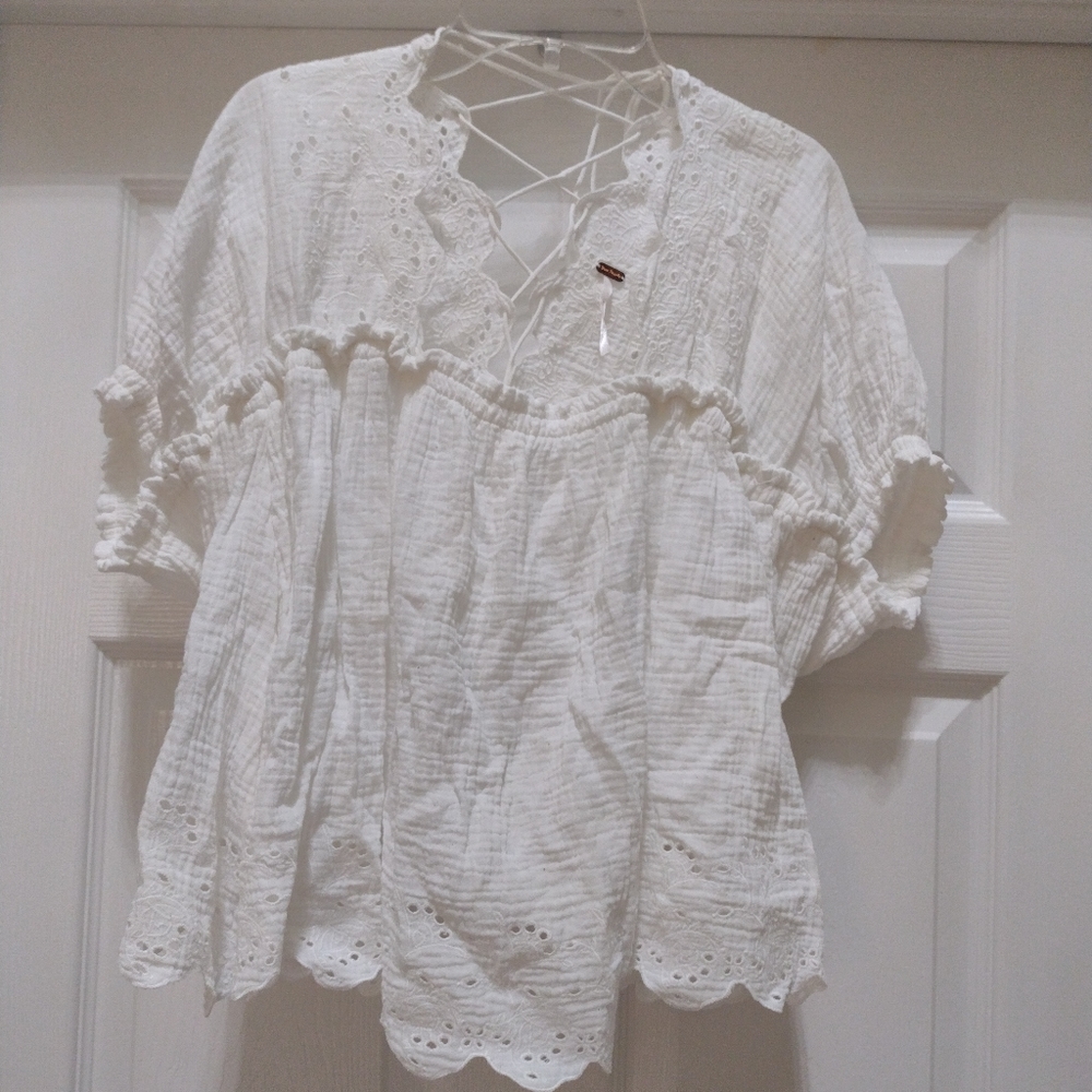 Free People white cropped peasant Top